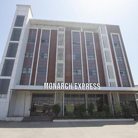 Monarch Express Chakan Chākan Exterior foto